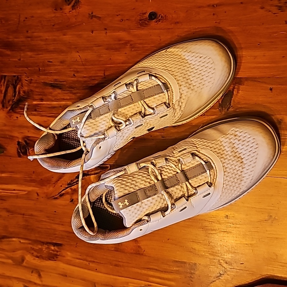 Golf shoes